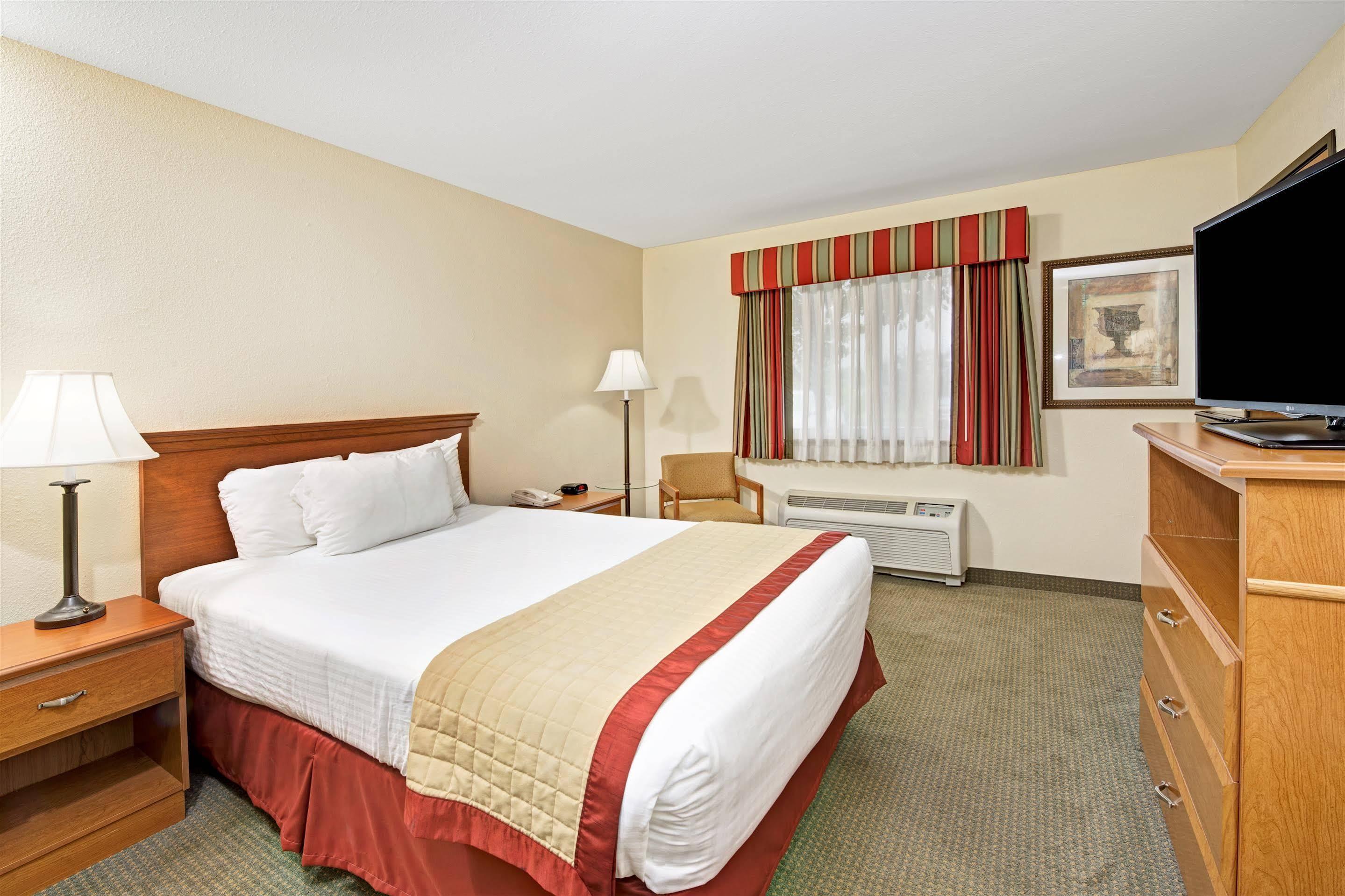 Hotel Baymont By Wyndham Indianapolis Exterior foto